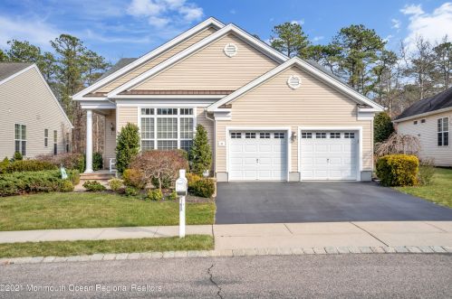 33 Arborridge Dr, Lacey, NJ 08731-1059