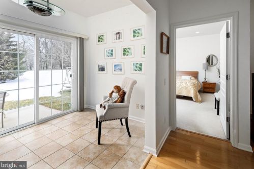 225 Sparrow Dr, Trenton NJ 08690-2464 exterior