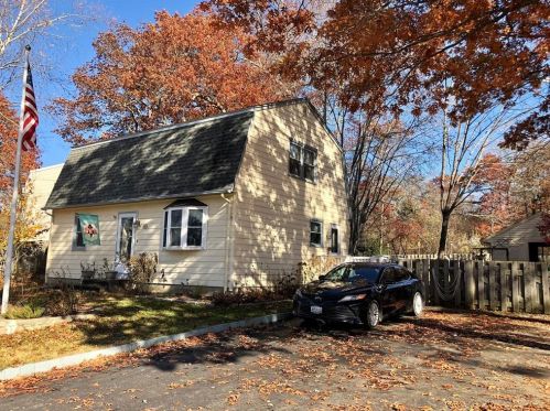 3 Sleepy Hollow Ct, Westerly, RI 02891-1267