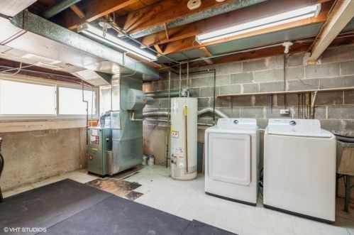 7137 Niles Ave, Niles IL  60714-2121 exterior