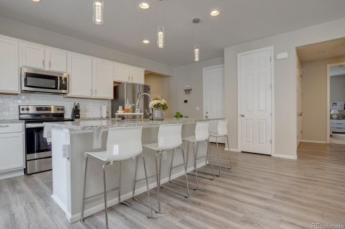 27904 9 Dr, Aurora CO 80018 exterior