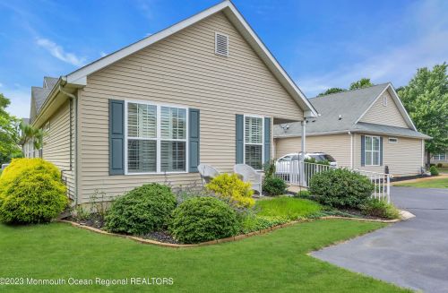 13 Country Walk Blvd, Lakehurst, NJ 08759-5176