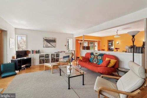 151 Gravers Ln, Philadelphia PA 19118-2806 exterior