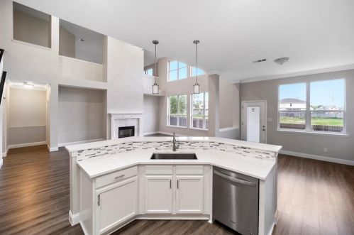 5600 Meadows Way, Fort Worth TX  76180-6315 exterior