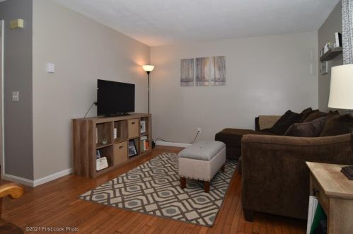 77 Niblick Cir, Coventry, RI 02816-5787