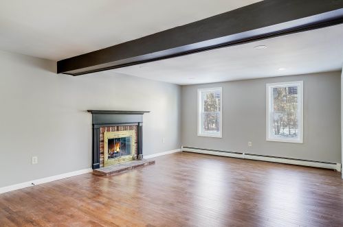 1 Cherokee Ct, Londonderry NH  03053-2635 exterior