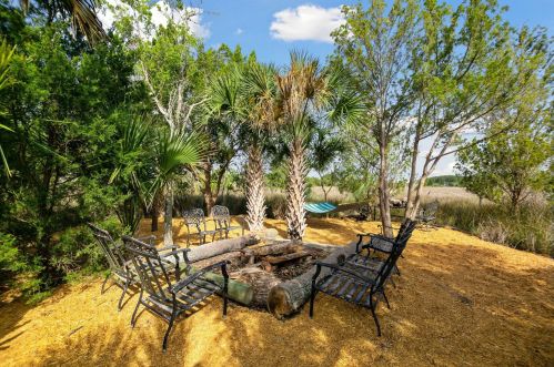 1547 Sea Pines Dr, Mount Pleasant, SC 29466-8795