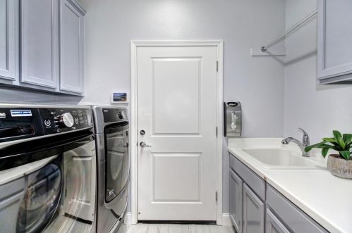 7417 Netherbury Ct, Elk Grove CA  95757-5147 exterior