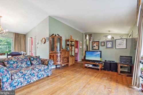 10905 Oakwood St, Silver Spring MD 20901-1238 exterior