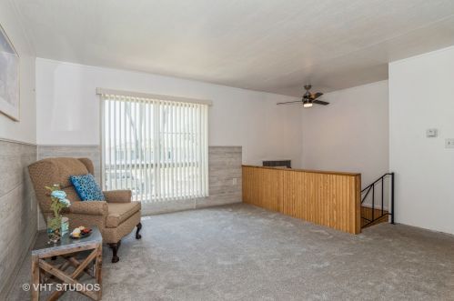 206 Ridge Cir, Streamwood, IL 60107-1706