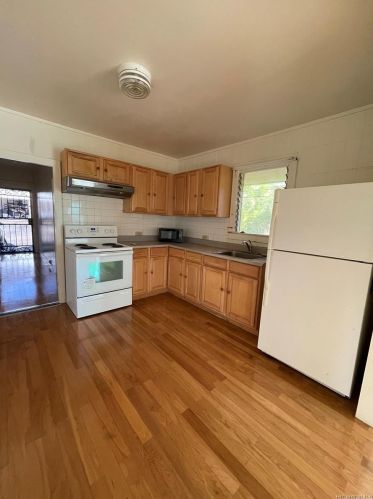 621 Ihe St, Honolulu HI  96817-2240 exterior