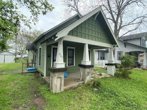 207 1st St, Morgans Point TX  77571-3403 exterior