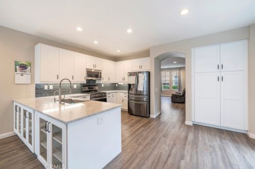 2190 Cherrywood Ln, Anaheim CA  92804-2490 exterior