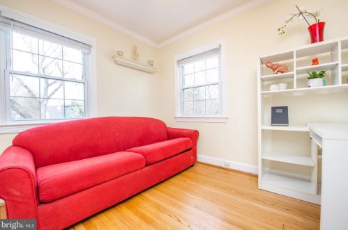 9408 Colesville Rd, Silver Spring MD 20901-4820 exterior