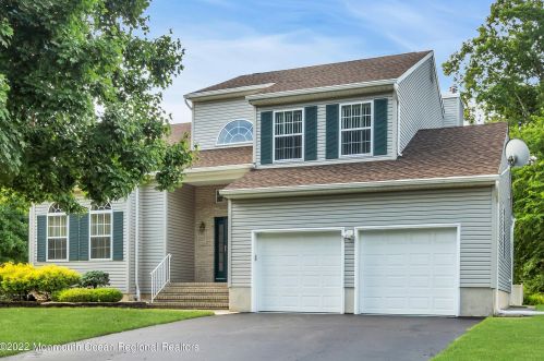1 Gaelic Ct, Jackson Twp, NJ 08527-1175