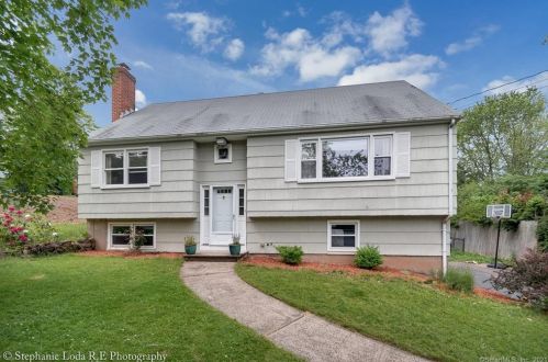 20 Brownstone Rd, Wallingford, CT 06492-2127