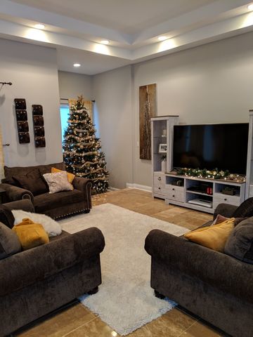 8517 Oakmont Ln, Indianapolis, IN 46260-5340