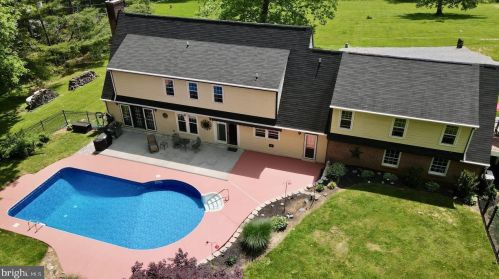 70 Elk Run Estates Dr, Harpers Ferry, WV 25425-4015