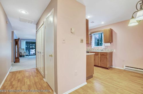 3 Manchester Ct, Tinton Falls NJ 07701-5492 exterior