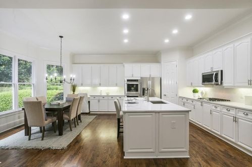 710 Lake Summit Dr, Atlanta GA  30342-1919 exterior