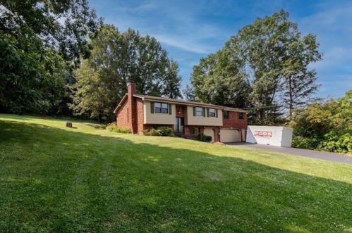 2632 Hilltop Rd, Noblestown, PA 15071-2102