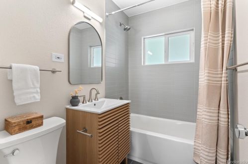 1310 Bates Pkwy, Englewood CO  80113-1761 exterior