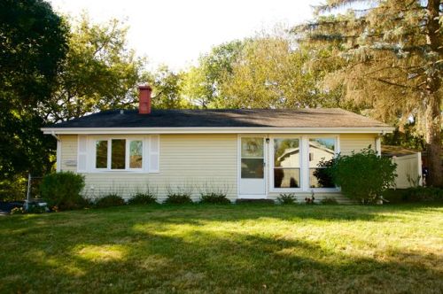 1711 Queens Ct, Carpentersville, IL 60110-1528