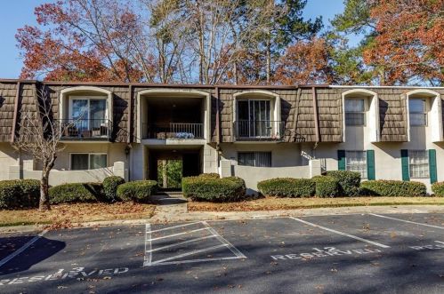725 Dalrymple Rd, Atlanta GA  30328-1400 exterior