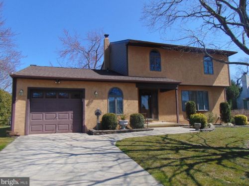 591 Sherrington Ln, Runnemede, NJ 08078-1828