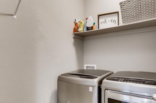 203 Kewaunee Way, Aurora CO 80016-4327 exterior