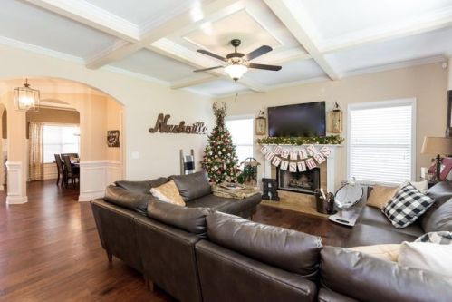 2324 Fox Creek Dr, Murfreesboro, TN 37127-6702