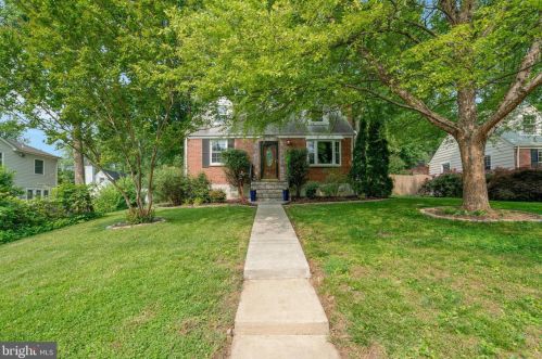 2904 Rose Pl, Falls Church, VA 22042-1921