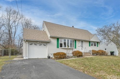 8 Barkley Rd, Old Bridge, NJ 08857-1328