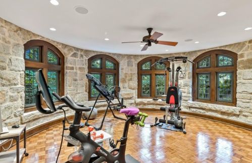 3015 Andrews Dr, Atlanta GA  30305-2001 exterior