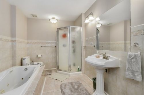 430 Swan Blvd, Bannockburn IL  60015-3672 exterior