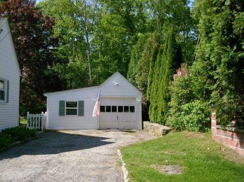 1366 Putnam Pike, Glocester, RI 02814-1129