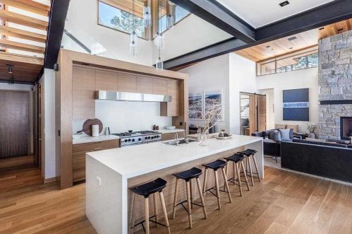 8343 Thunderbird Cir, Truckee CA  96161-4324 exterior