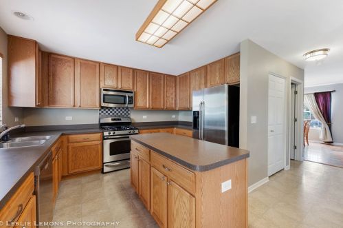 128 Reston Ct, Sycamore IL  60178-3000 exterior