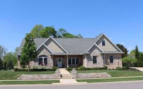 2 Streamwood Ct, Beverly Manor, IL 61571-9287
