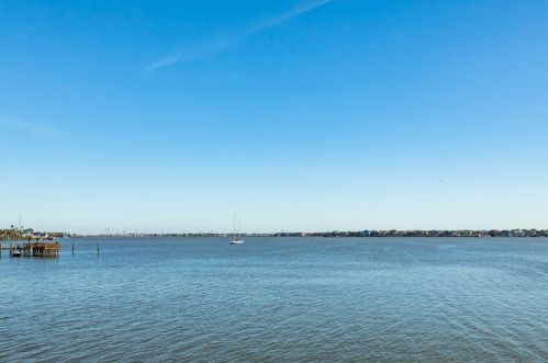 22 Mariner Village Dr, Taylor Lake Village TX 77586-5448 exterior