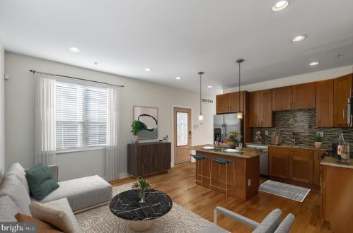 1025 20th St, Philadelphia PA 19146-2643 exterior