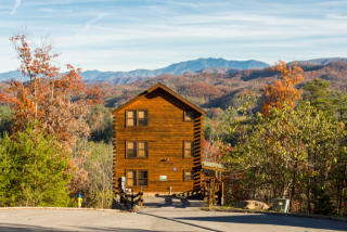 2030 Delta Dawn Dr, Pigeon Forge, TN 37862-7470