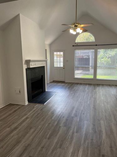 2906 Queen Victoria St, Pearland, TX 77581-4611