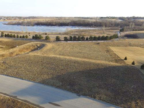 18427 Northern Hills Dr, Bennington, NE