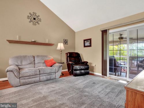 6 Meade Dr, Carlisle PA  17013-8124 exterior