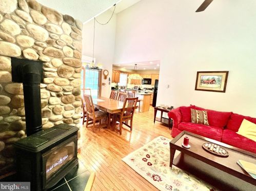 189 Lyle House Rd, Mathias WV  26812 exterior