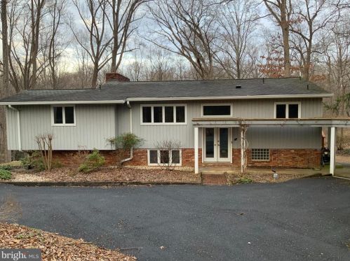 17900 Pond Rd, Ashton, MD 20861-9756