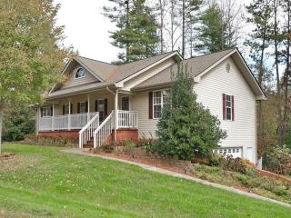 50 Sunset Ridge Dr, Etowah, NC 28729-7754