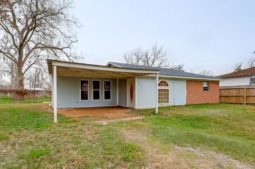 227 Austin St, Angleton TX  77515-4101 exterior