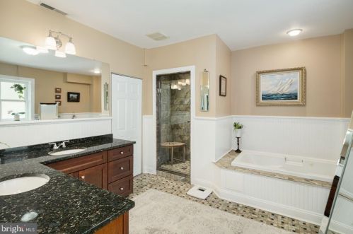 316 Washington Ave, Tavistock NJ 08033-3327 exterior